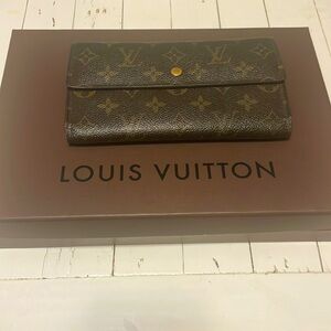 💯Authentic Louis Vuitton Sarah Monogram Wallet GUC